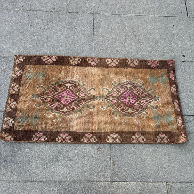 Vintage Turkish Mini Rug 1.5 x 2.8 ft