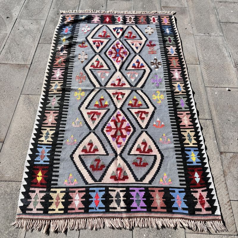 Vintage Turkish Accent Area rug 4 x 6.8 ft