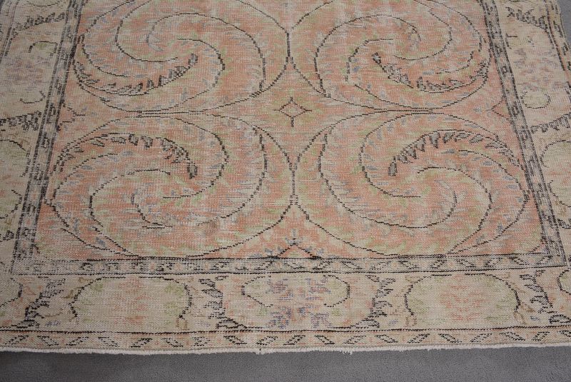 XL Vintage Turkish Accent Area Rug 5.9 x 9 ft