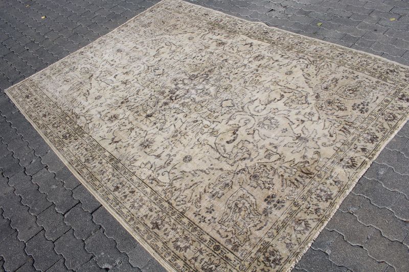 XL Vintage Turkish Accent Area Rug 5.9 x 8.1 ft