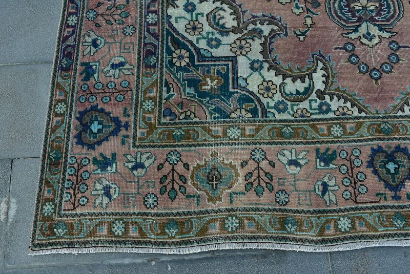 XL Vintage Turkish Accent Area Rug 6.6 x 10 ft