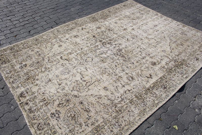 XL Vintage Turkish Accent Area Rug 5.9 x 8.1 ft