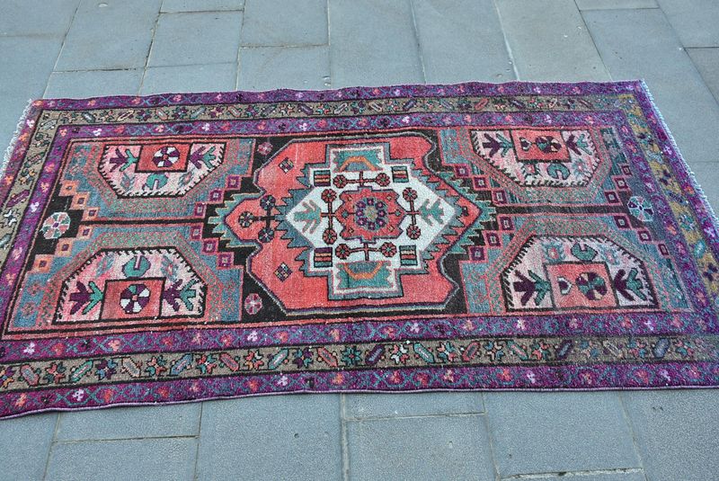 Vintage Persian Accent Area Rug 3.4 x 6.3 ft