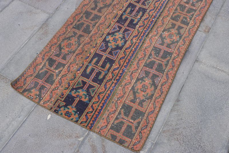Vintage Turkish Accent Area rug 2.4 x 4.9 ft