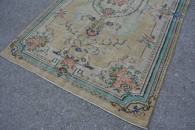 Vintage Turkish Accent Area rug 5.2 x 8.6 ft