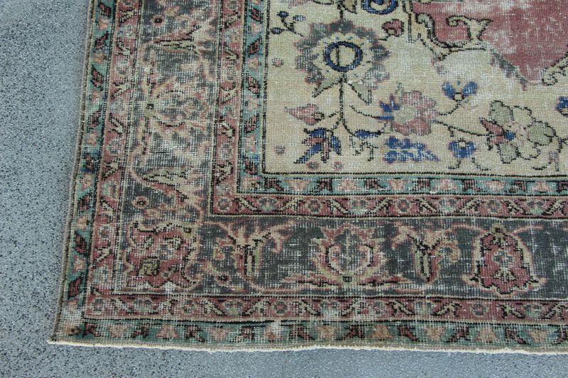 XL Vintage Turkish Accent Area Rug 7 x 9.4 ft