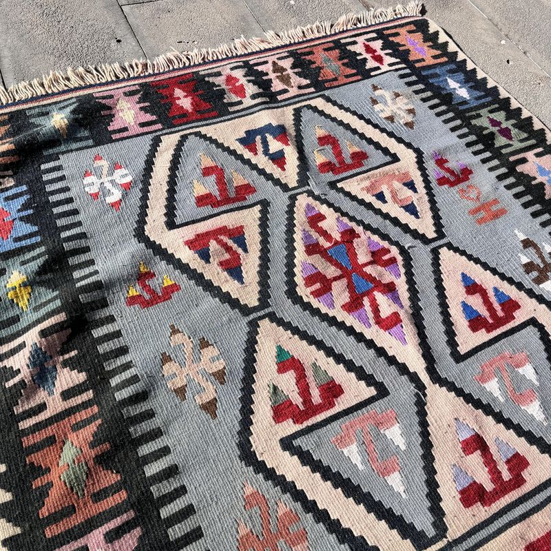 Vintage Turkish Accent Area rug 4 x 6.8 ft