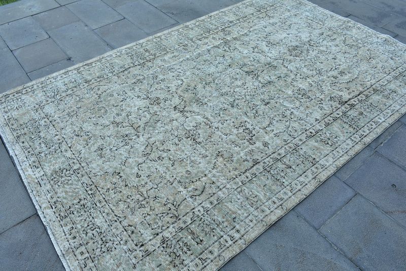 Vintage Turkish Accent Area rug 5.5 x 8.4 ft