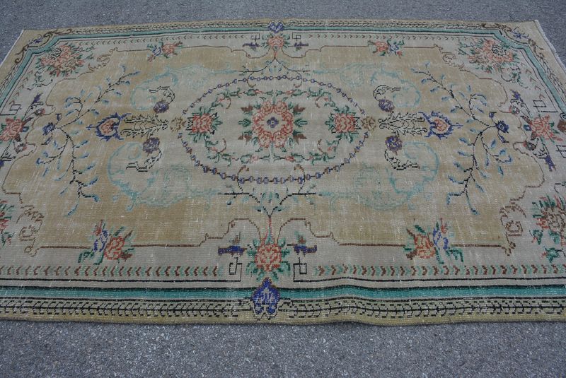 Vintage Turkish Accent Area rug 5.2 x 8.6 ft