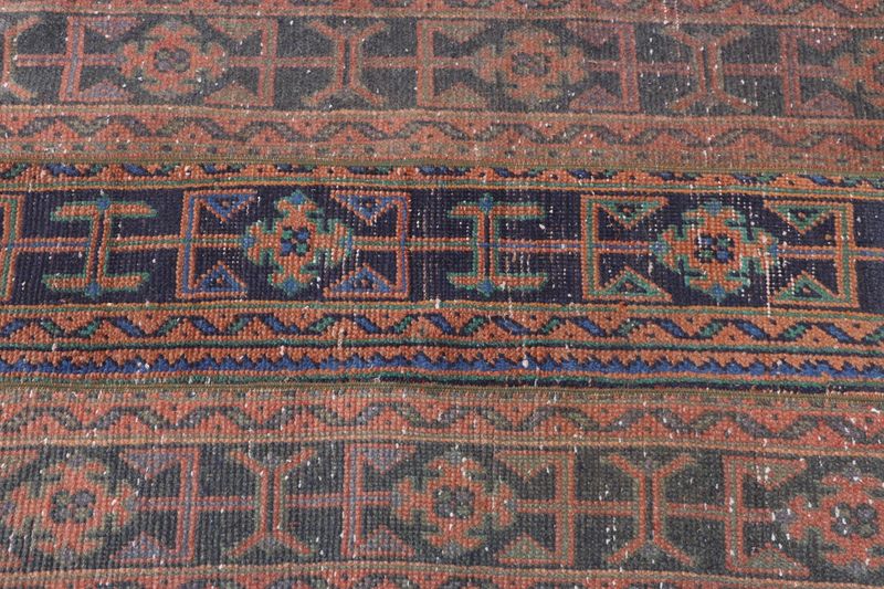 Vintage Turkish Accent Area rug 2.4 x 4.9 ft