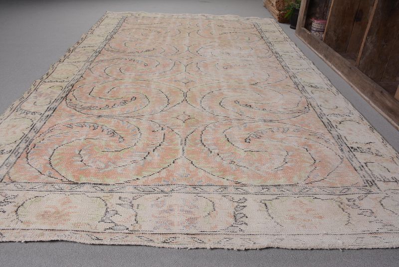 XL Vintage Turkish Accent Area Rug 5.9 x 9 ft