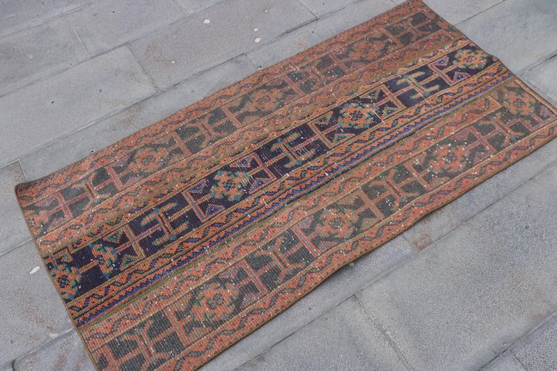 Vintage Turkish Accent Area rug 2.4 x 4.9 ft