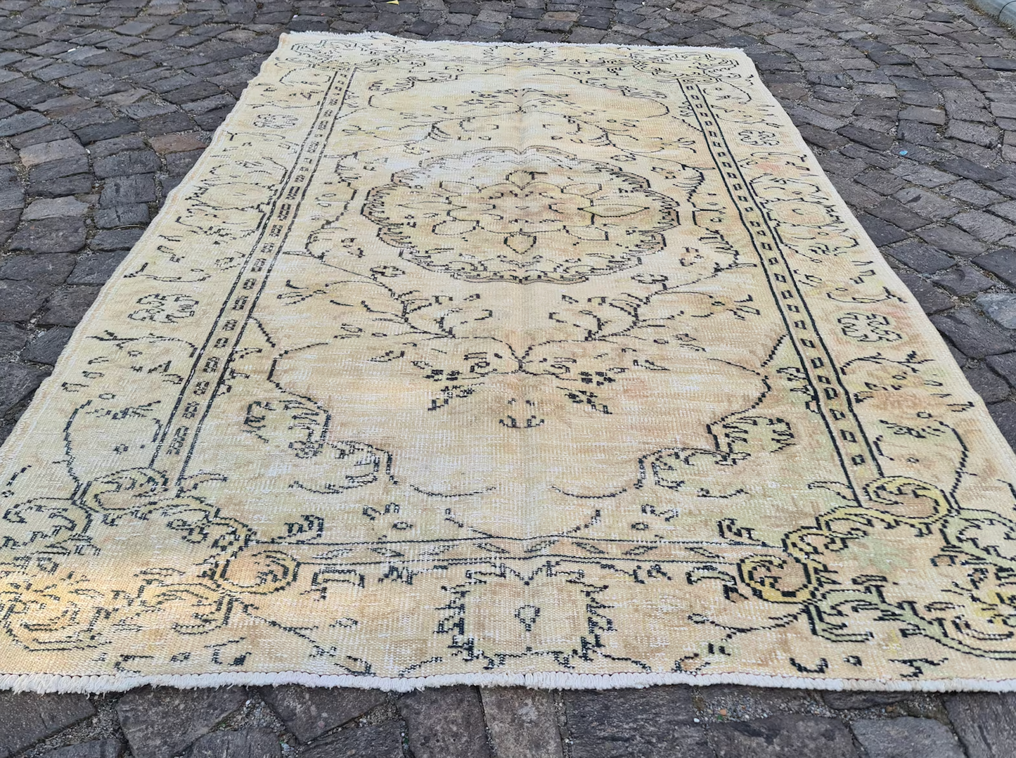 XL Vintage Turkish Accent Area rug 5.4 x 8.1 ft