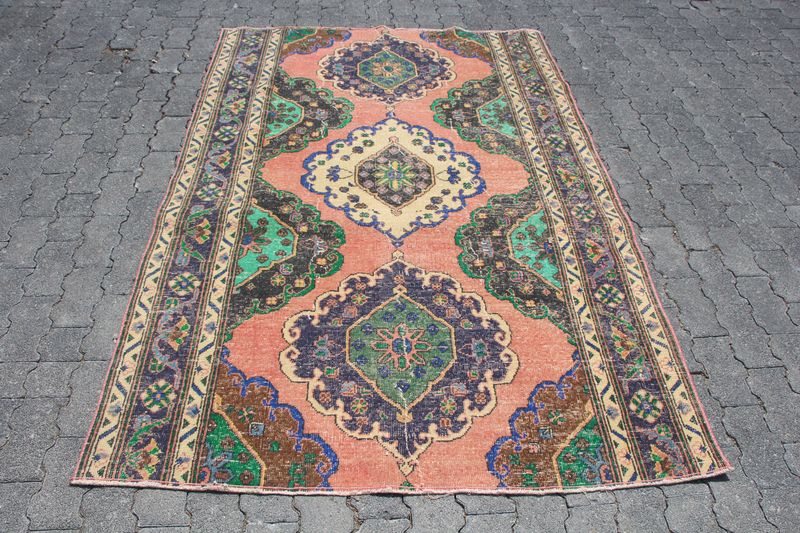 Vintage Turkish Accent Area rug 4.7 x 6.9 ft