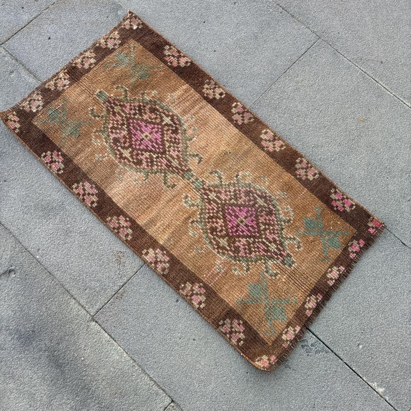 Vintage Turkish Mini Rug 1.5 x 2.8 ft