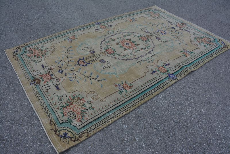 Vintage Turkish Accent Area rug 5.2 x 8.6 ft