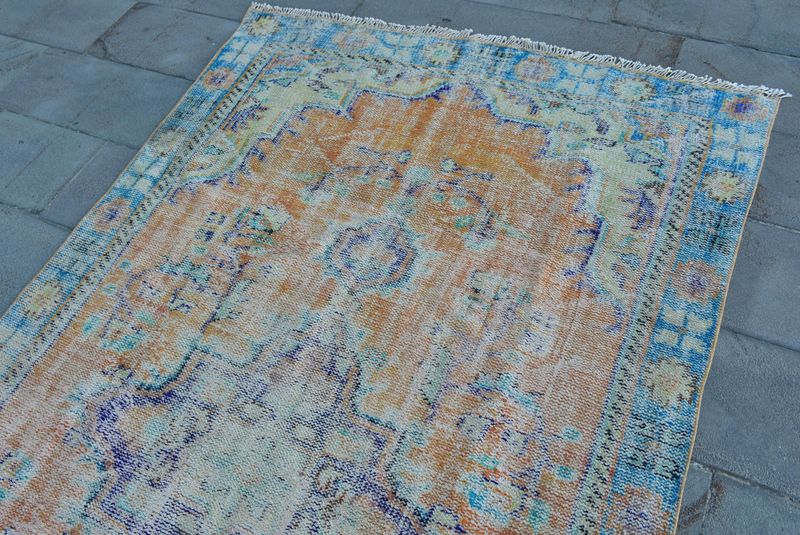 XL Vintage Turkish Accent Area rug 5.2 x 9.1 ft