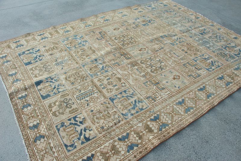 XL Vintage Turkish Accent Area Rug 6.6 x 9.6 ft