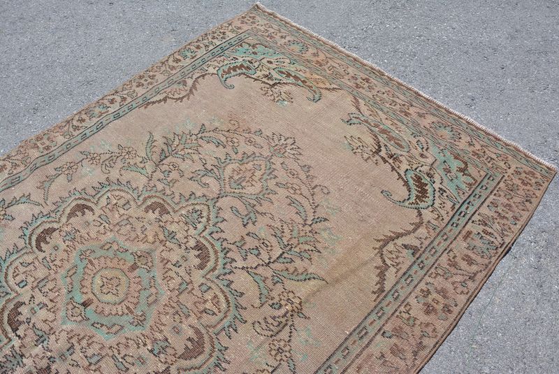 Vintage Turkish Accent Area rug 5.3 x 9.7 ft