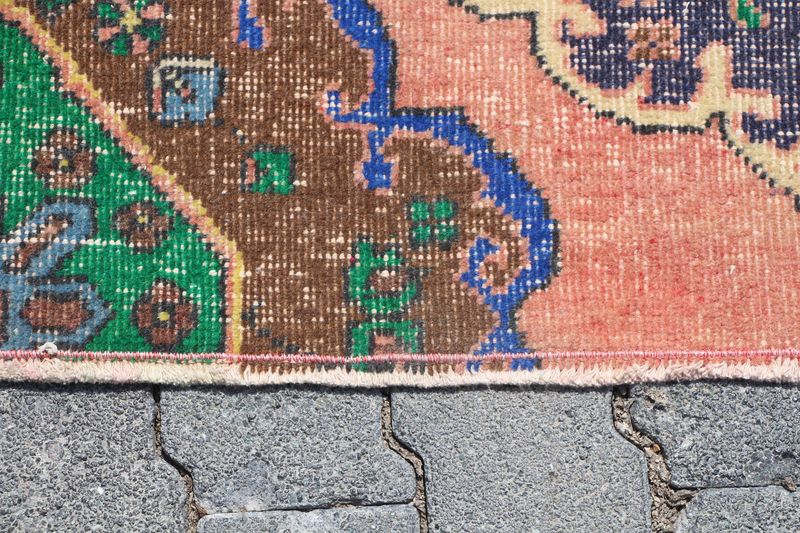 Vintage Turkish Accent Area rug 4.7 x 6.9 ft