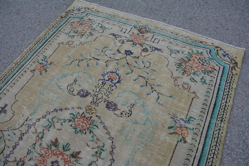Vintage Turkish Accent Area rug 5.2 x 8.6 ft