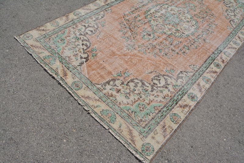 Vintage Turkish Accent Area rug 5.2 x 9.2 ft