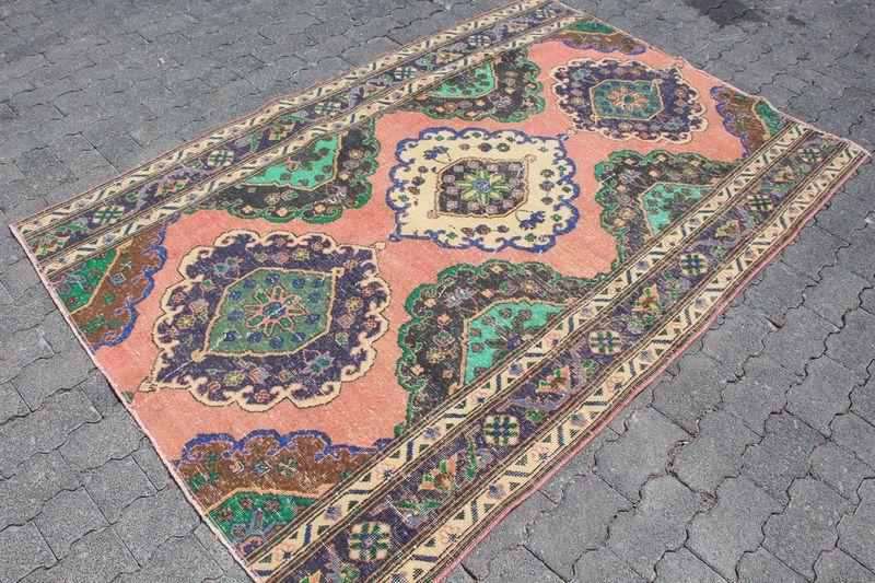 Vintage Turkish Accent Area rug 4.7 x 6.9 ft