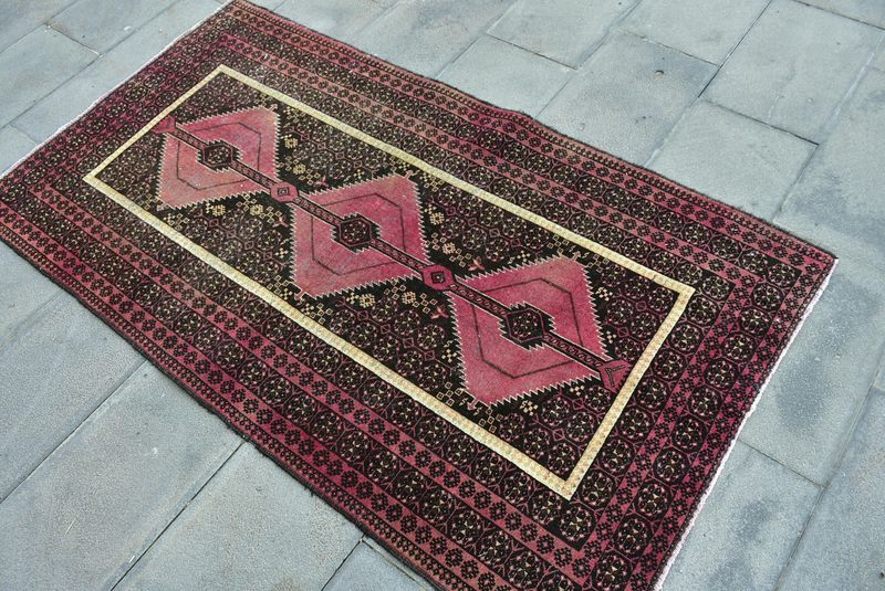 Vintage Turkish Accent Area rug 3.2 x 5.9 ft