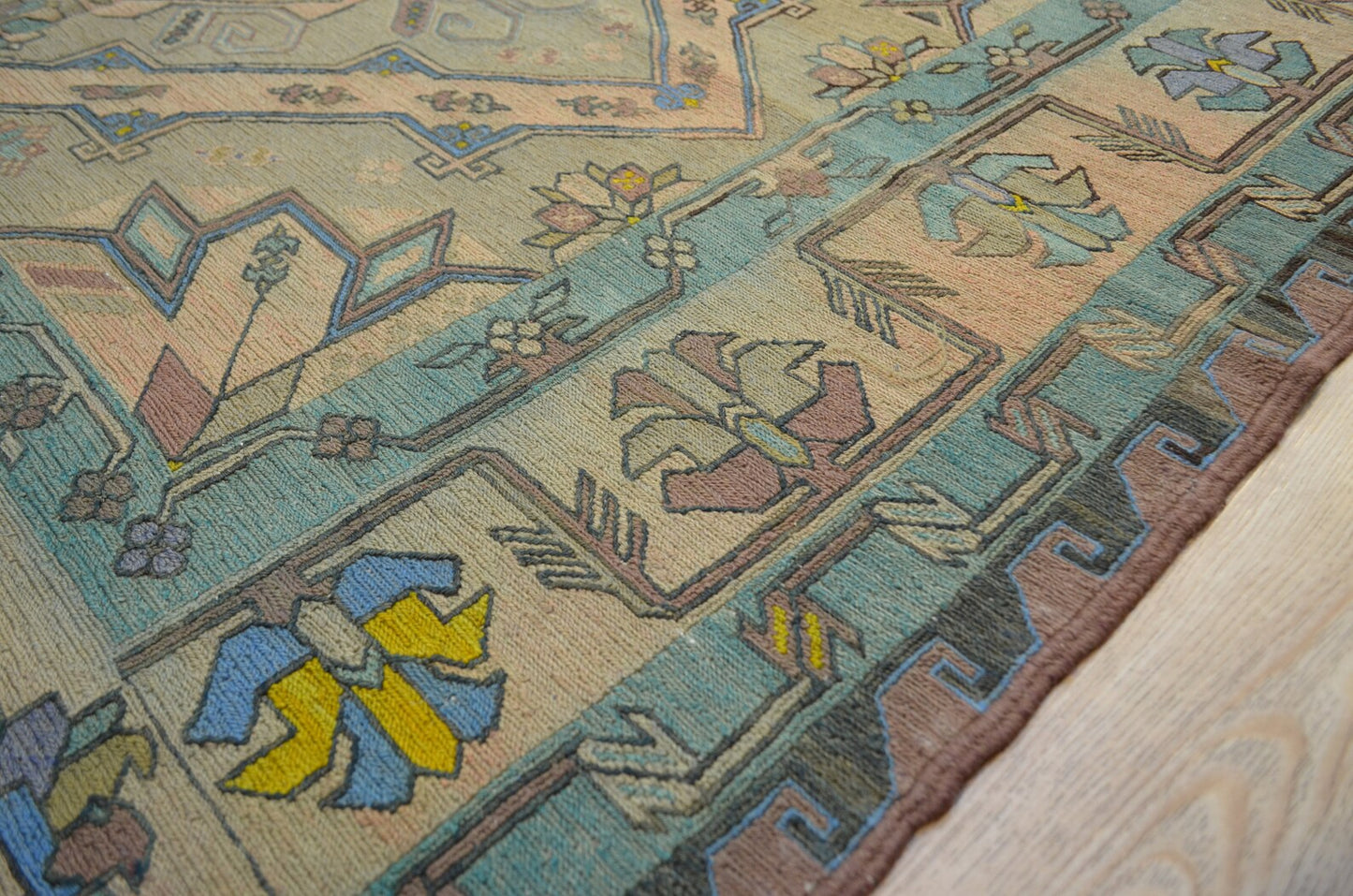 XL Vintage Soumak Accent Area Rug 5.7 x 10 ft