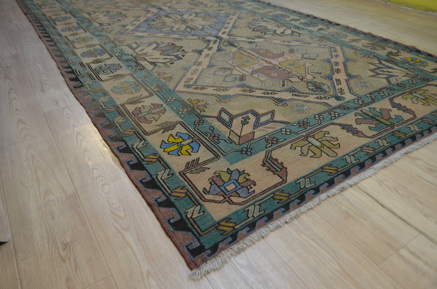 XL Vintage Soumak Accent Area Rug 5.7 x 10 ft