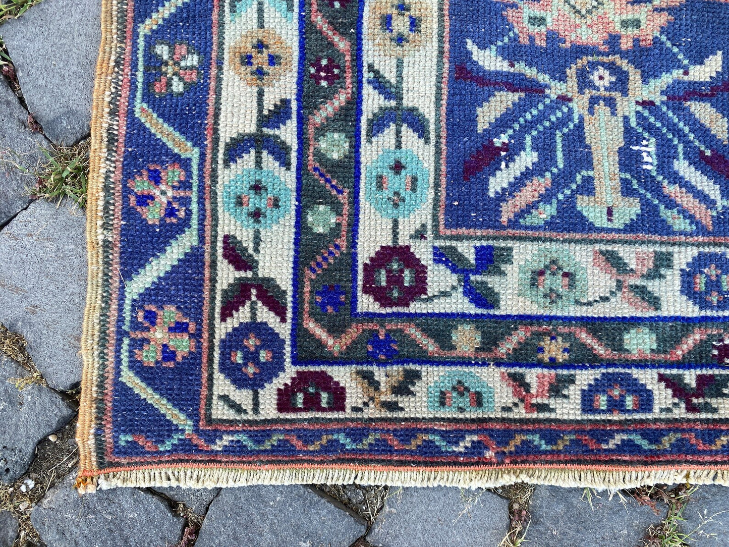 Vintage Turkish Accent Area rug 4 x 7.5 ft
