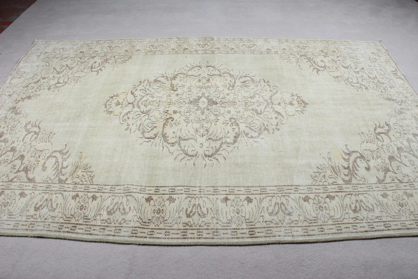 XL Vintage Turkish Accent Area Rug 5.9 x 9.3 ft