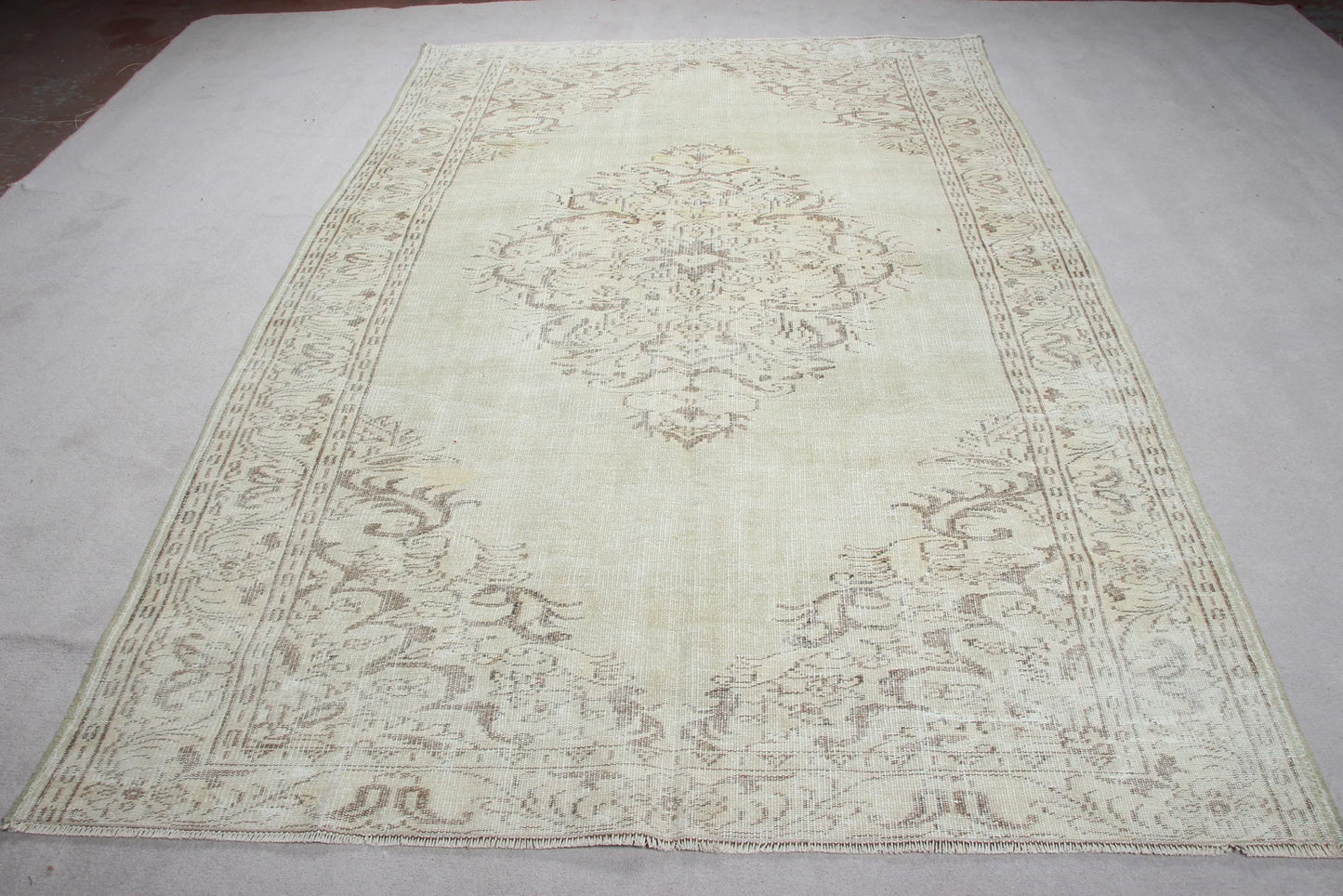 XL Vintage Turkish Accent Area Rug 5.9 x 9.3 ft