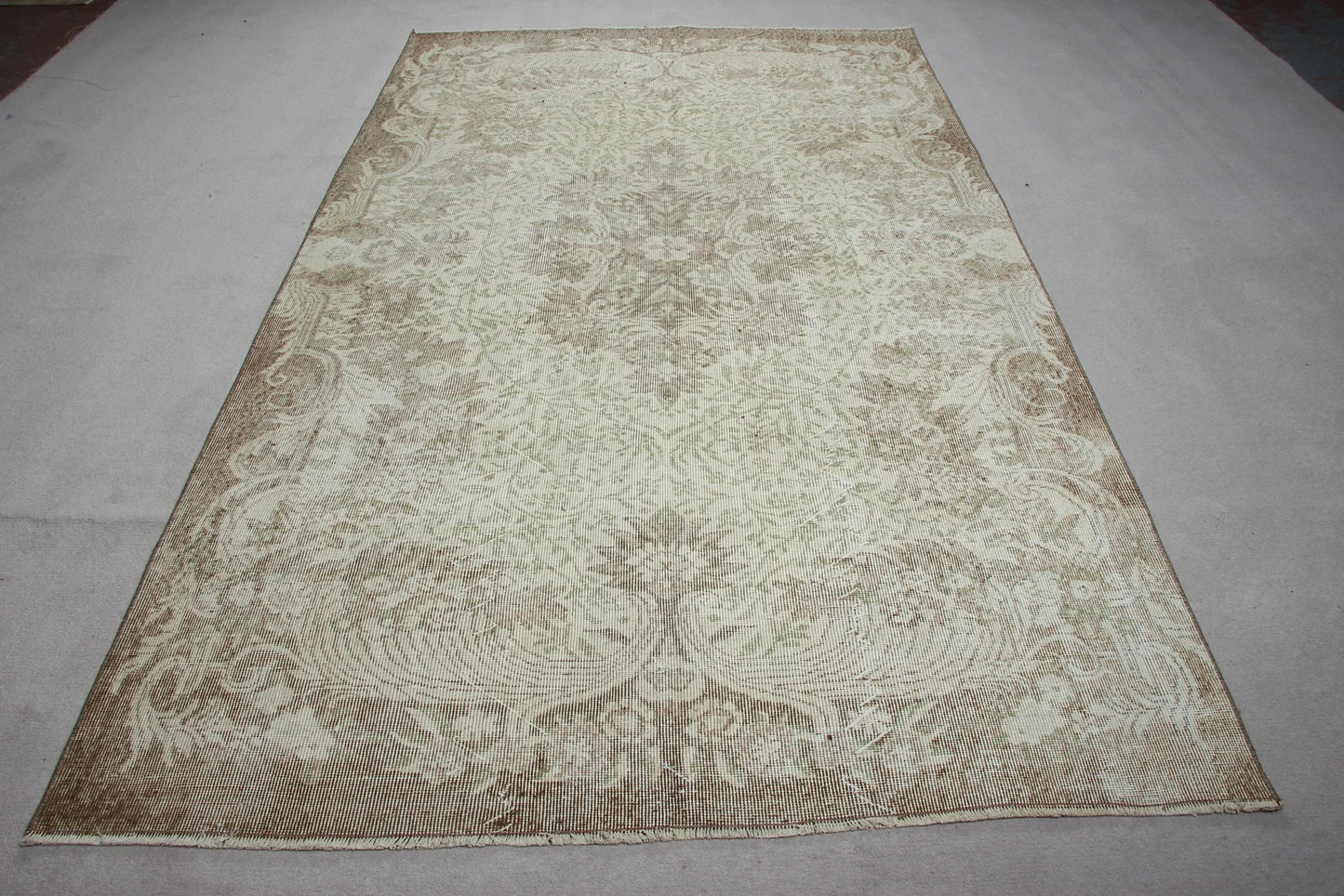 XL Vintage Turkish Accent Area Rug 5.4 x 9.4 ft