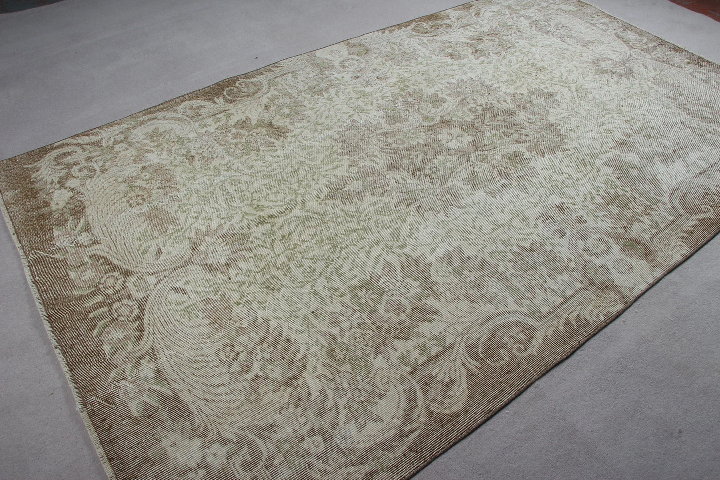 XL Vintage Turkish Accent Area Rug 5.4 x 9.4 ft