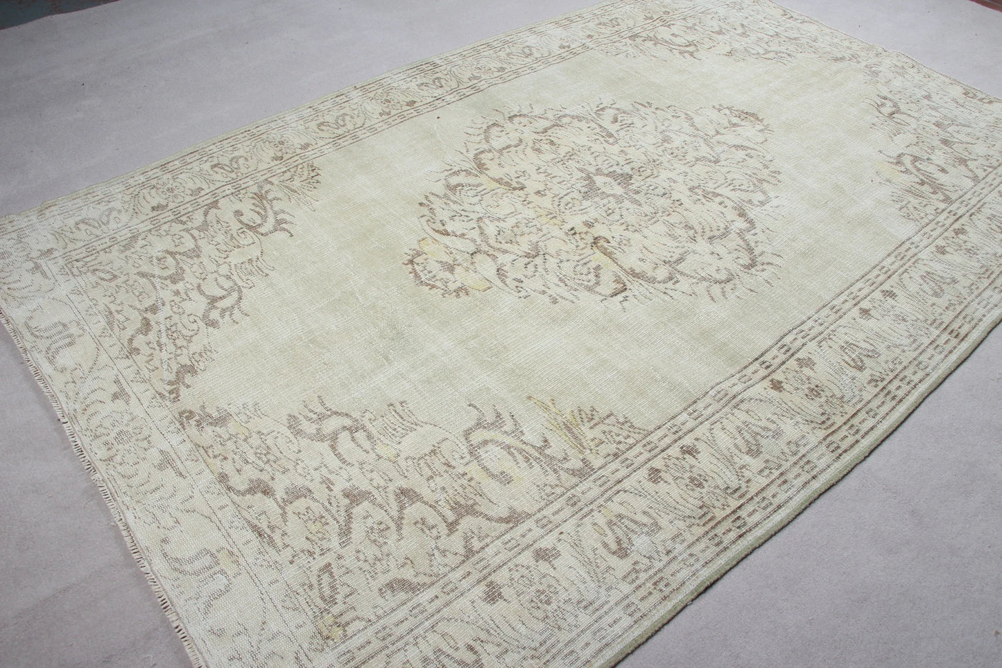 XL Vintage Turkish Accent Area Rug 5.9 x 9.3 ft