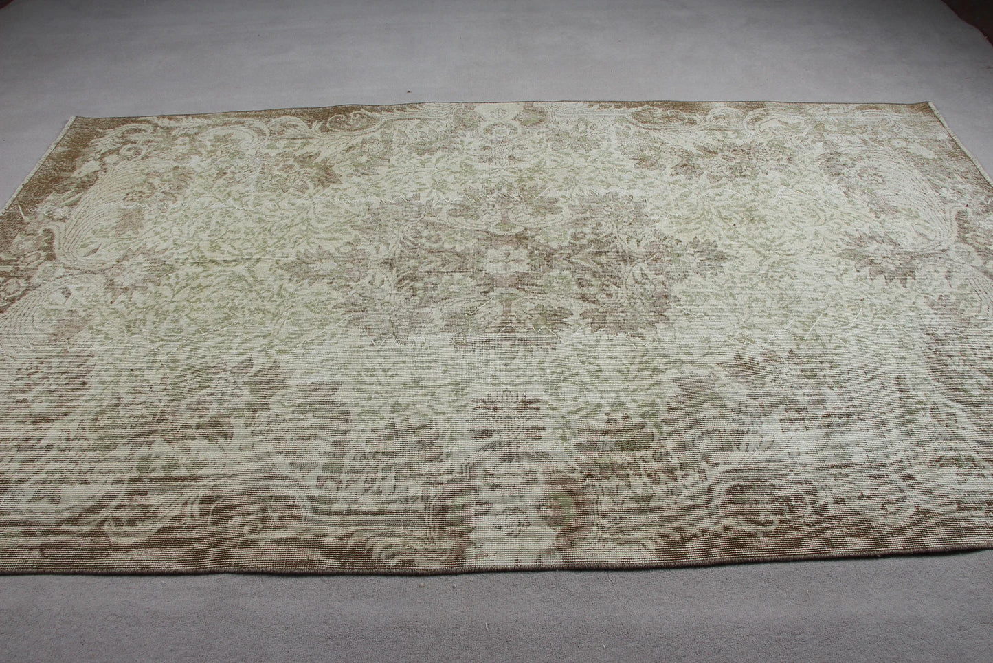XL Vintage Turkish Accent Area Rug 5.4 x 9.4 ft