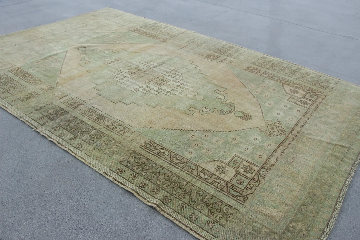XL Vintage Turkish Accent Area Rug 5.1 x 8.7 ft