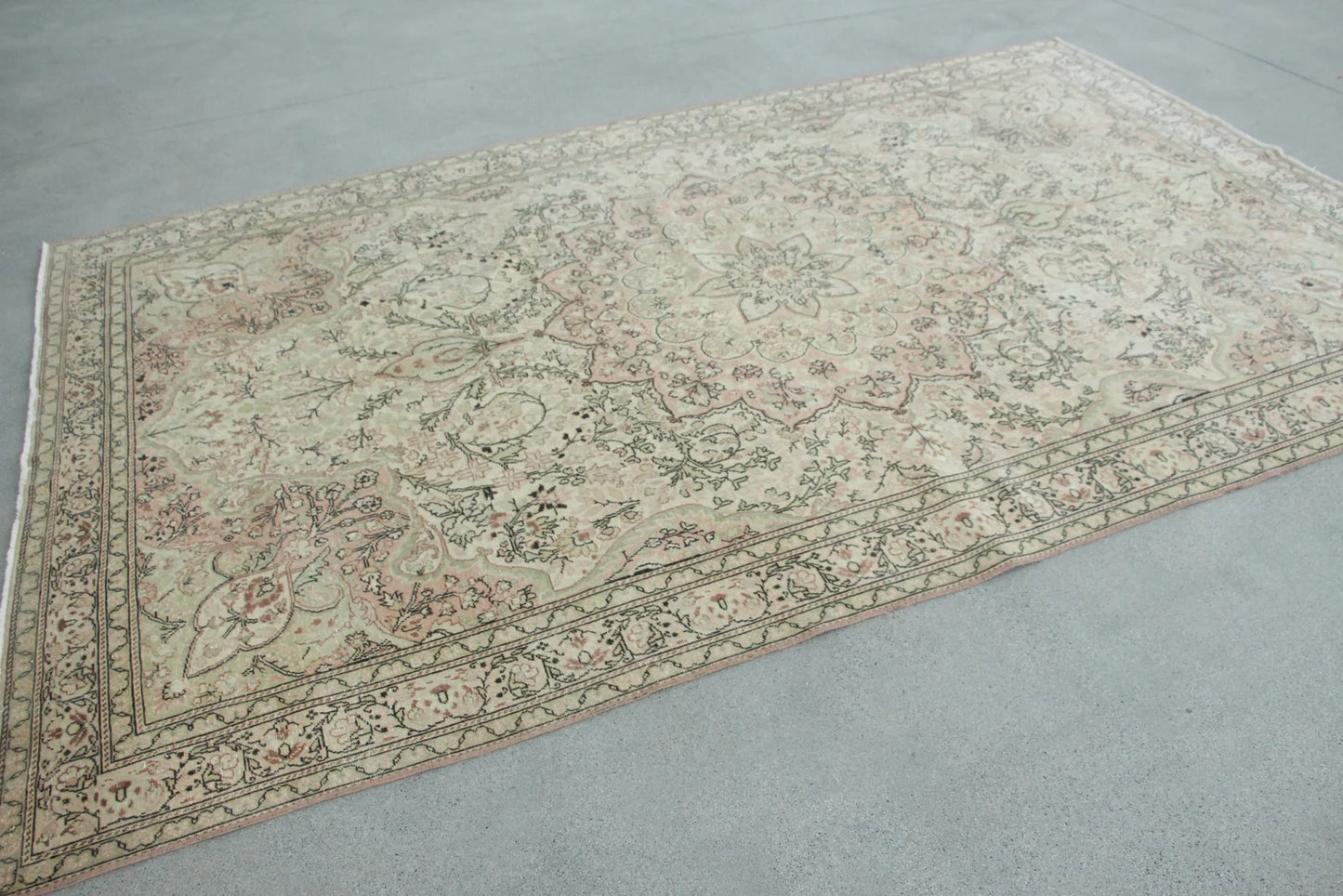 XL Vintage Turkish Accent Area Rug 6.4 x 10.1 ft