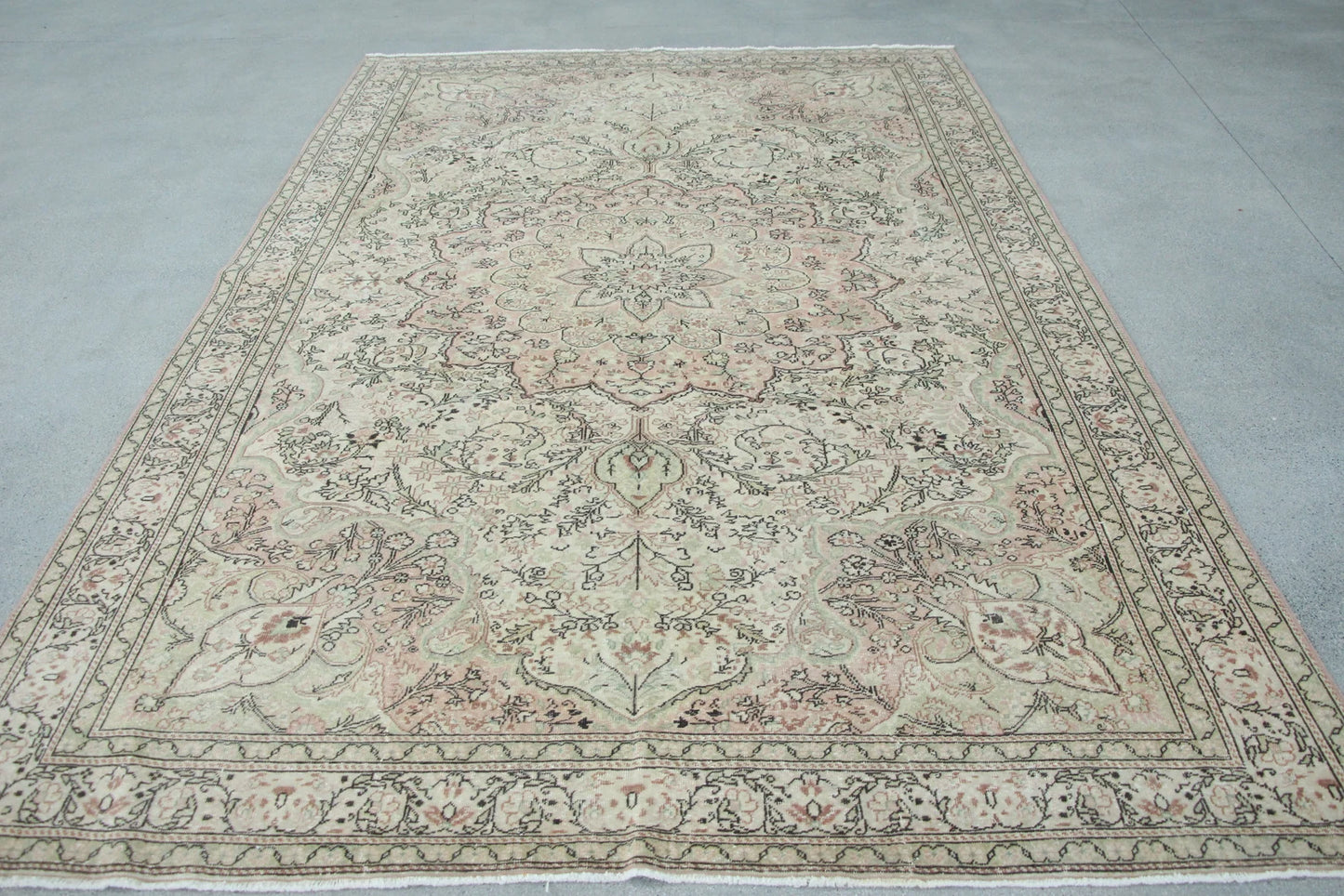 XL Vintage Turkish Accent Area Rug 6.4 x 10.1 ft