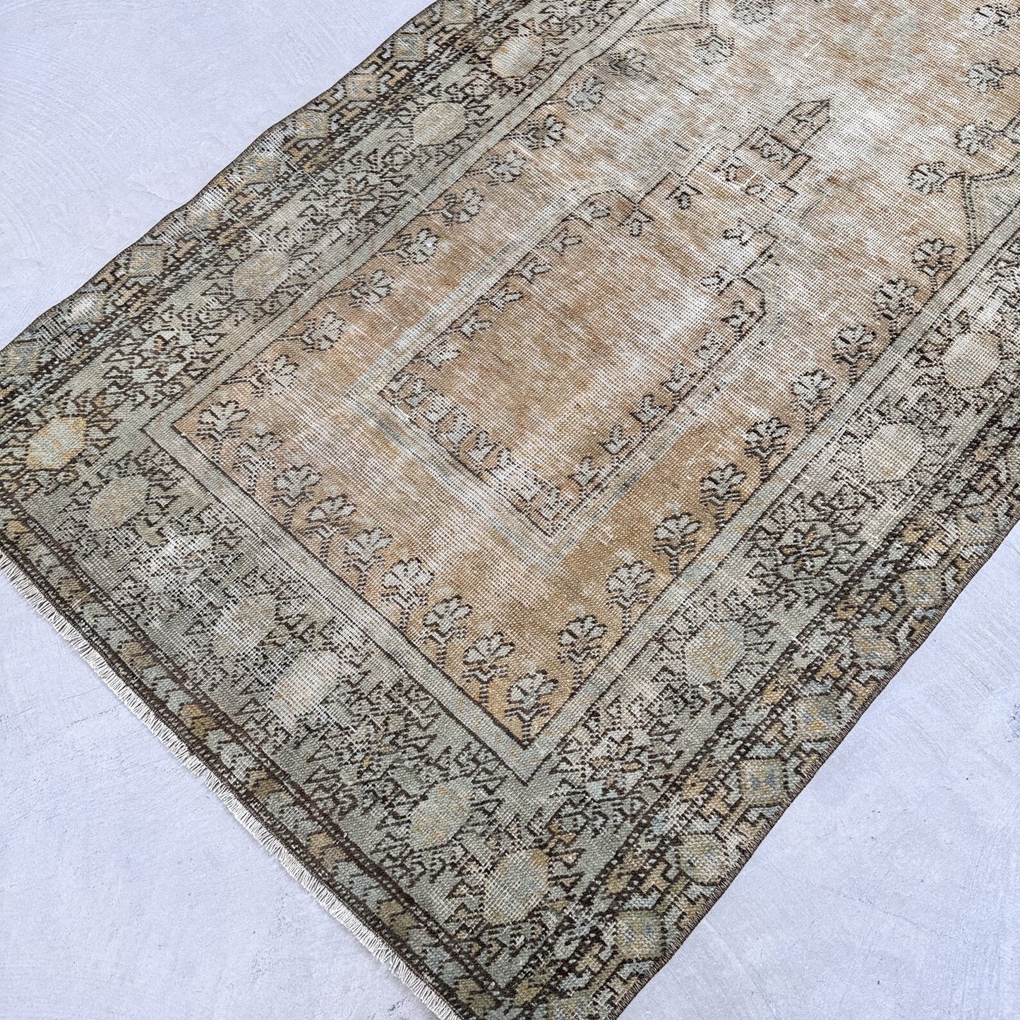 Vintage Turkish Accent Area rug 2.8 x 5.6 ft