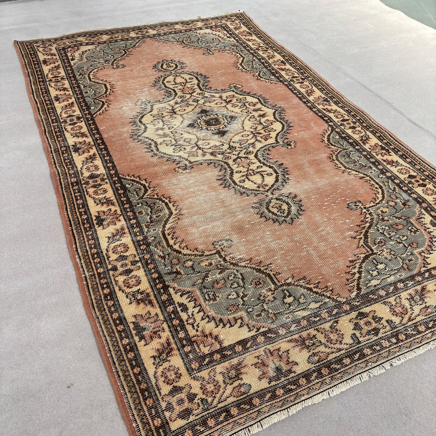 Vintage Turkish Accent Area rug 5 x 8.8 ft