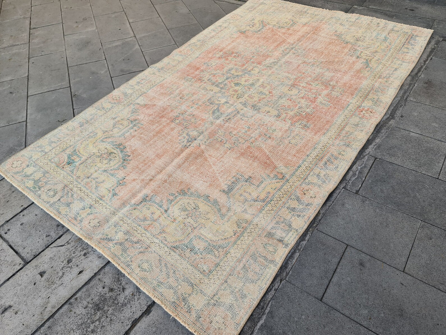 XL Vintage Turkish Accent Area Rug 5.6 x 9.6 ft