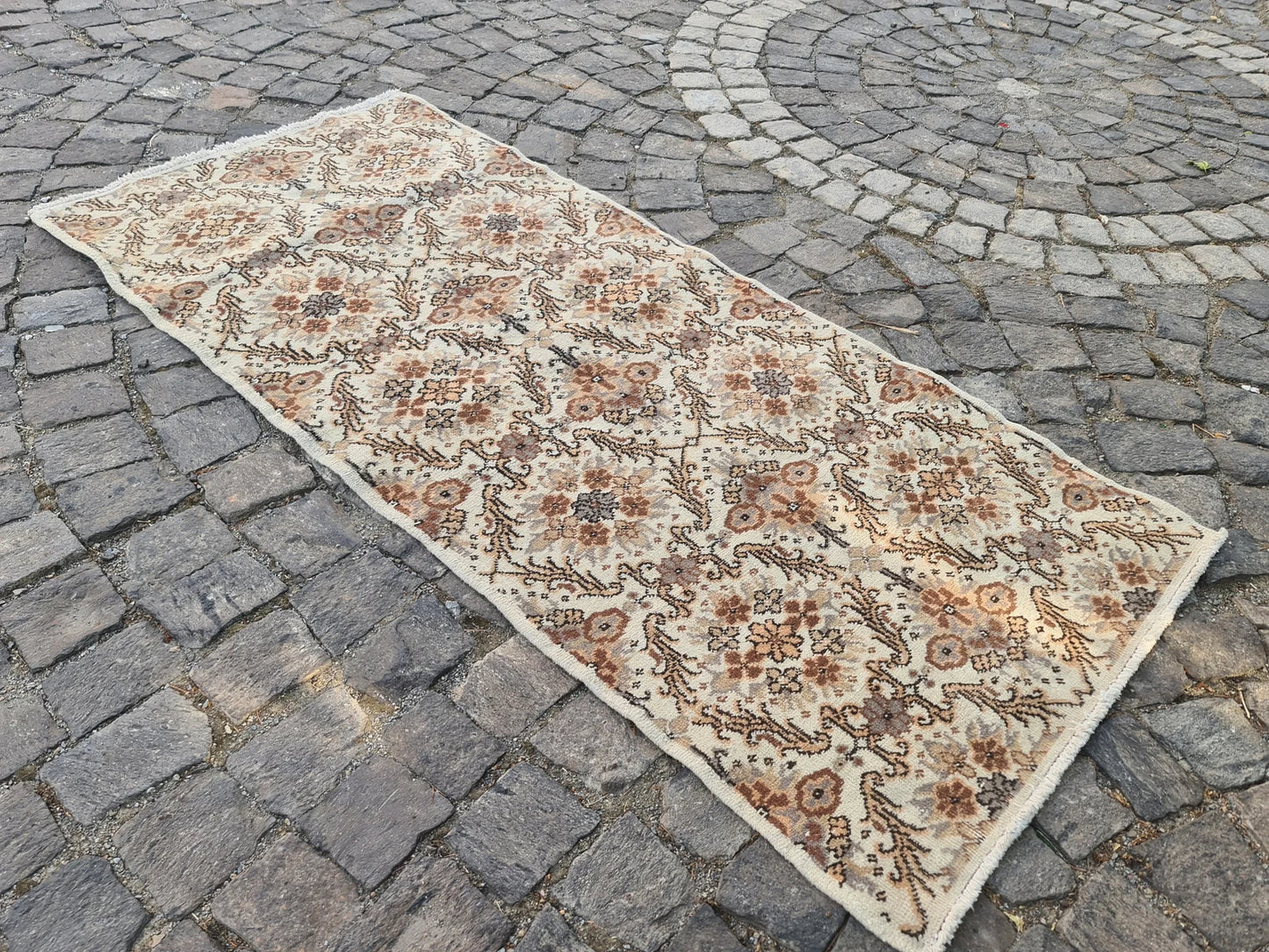 Vintage Turkish Accent Area rug 2.9 x 6.6 ft