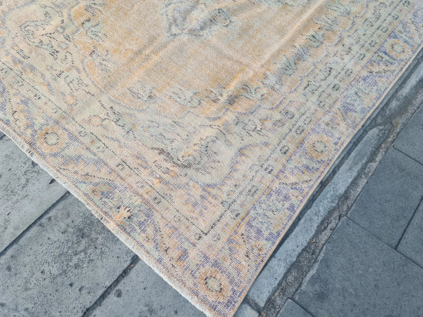 XL Vintage Turkish Accent Area Rug 5.3 x 9.1 ft