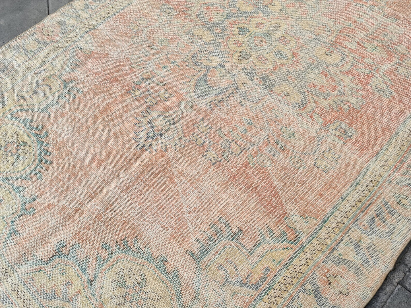 XL Vintage Turkish Accent Area Rug 5.6 x 9.6 ft
