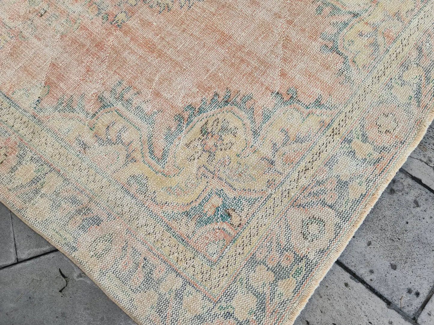 XL Vintage Turkish Accent Area Rug 5.6 x 9.6 ft