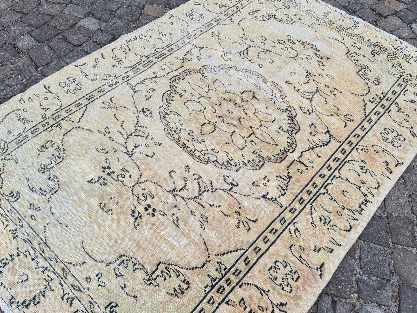 XL Vintage Turkish Accent Area rug 5.4 x 8.1 ft