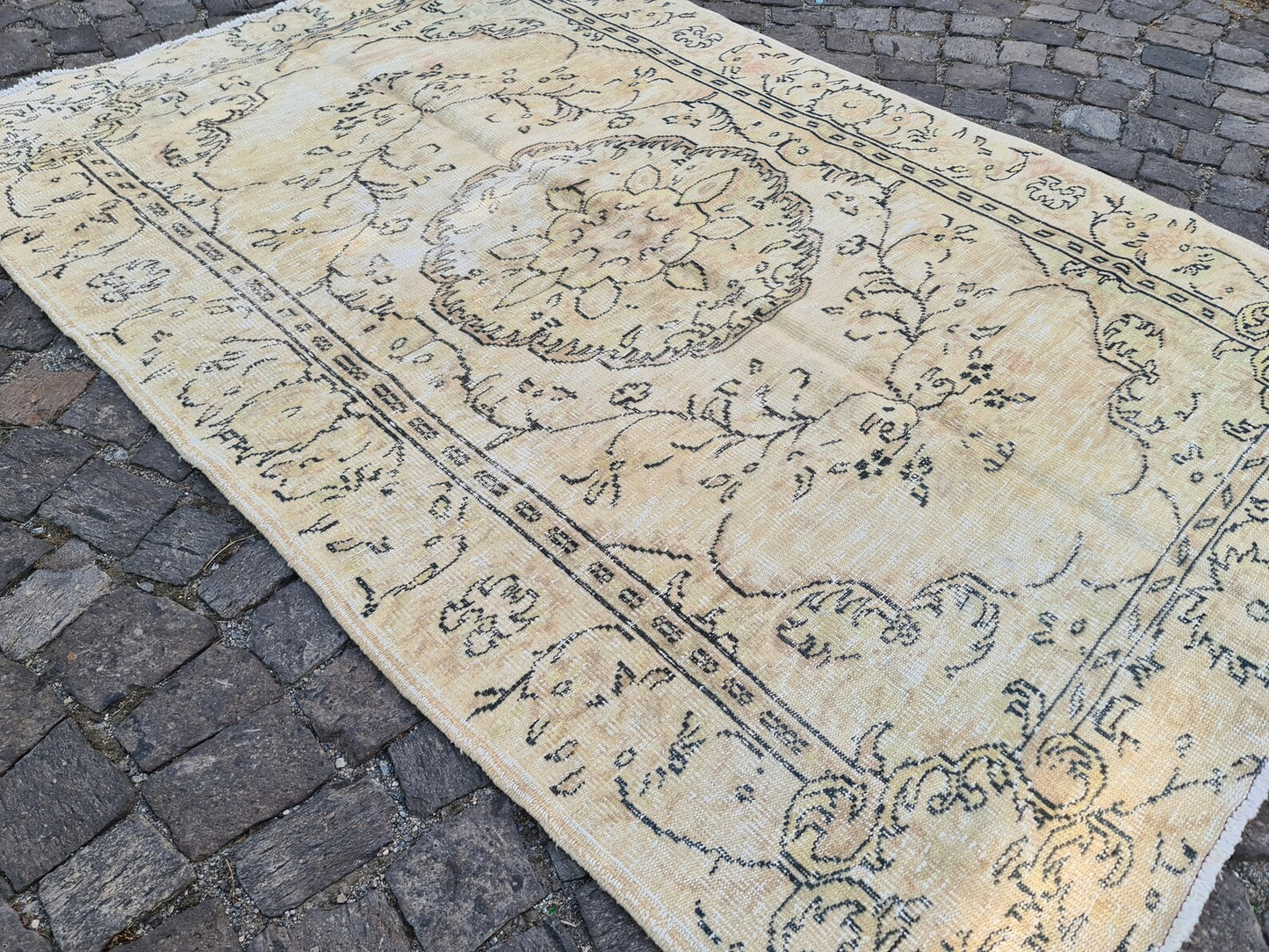XL Vintage Turkish Accent Area rug 5.4 x 8.1 ft