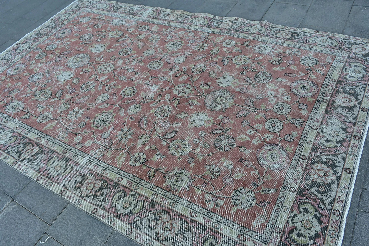 XL Vintage Turkish Accent Area Rug 6 x 9.4 ft